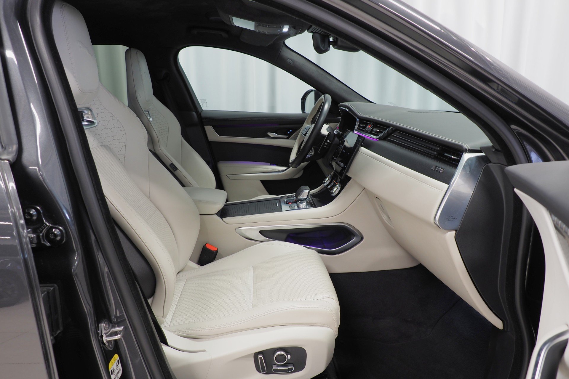 Jaguar F-Pace 2023, photo 6/24