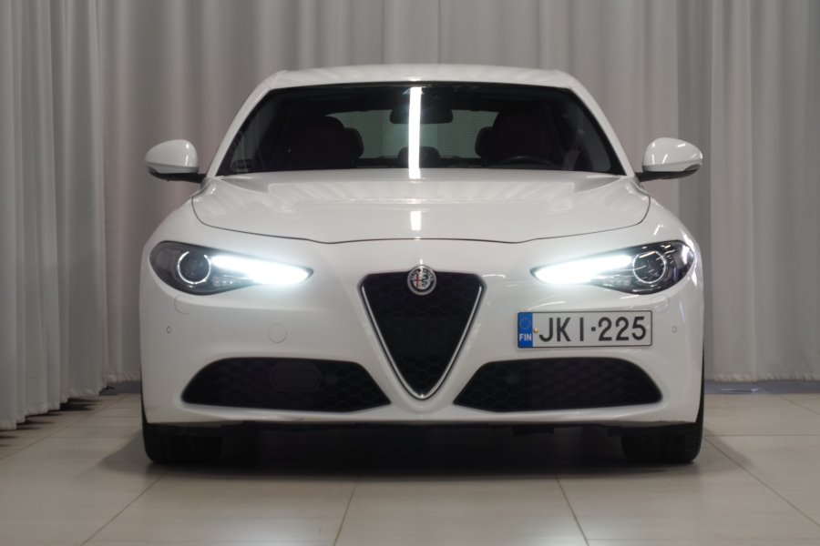 Alfa Romeo Giulia 2017, photo 4/36