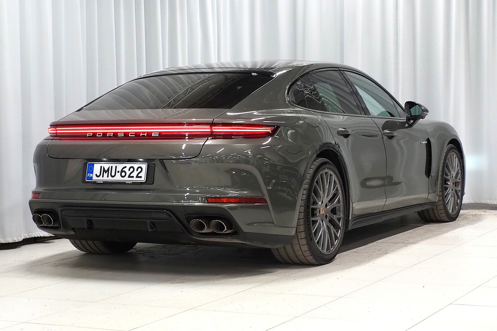 Porsche Panamera 4 E-Hybrid 2024, kuva 3/24