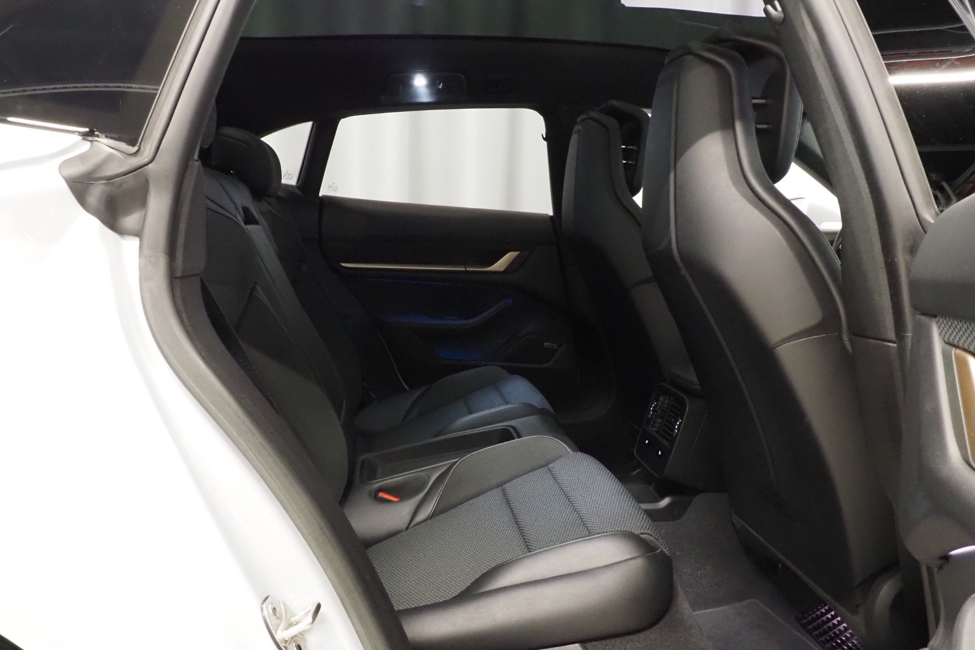 Porsche Taycan 4S Sport Turismo 2023, kuva 6/19