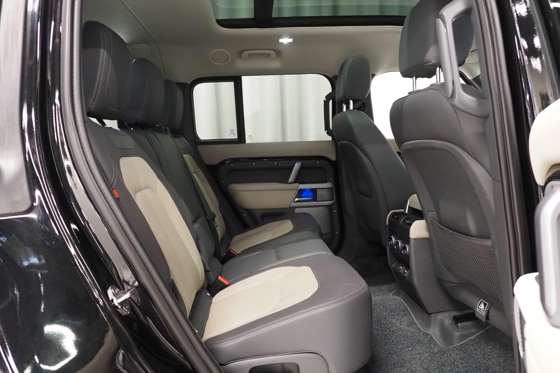 Land Rover Defender 2024, kuva 7/29