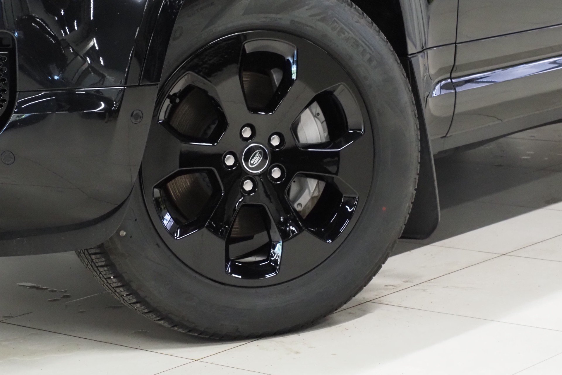 Land Rover Defender 2025, photo 2/17