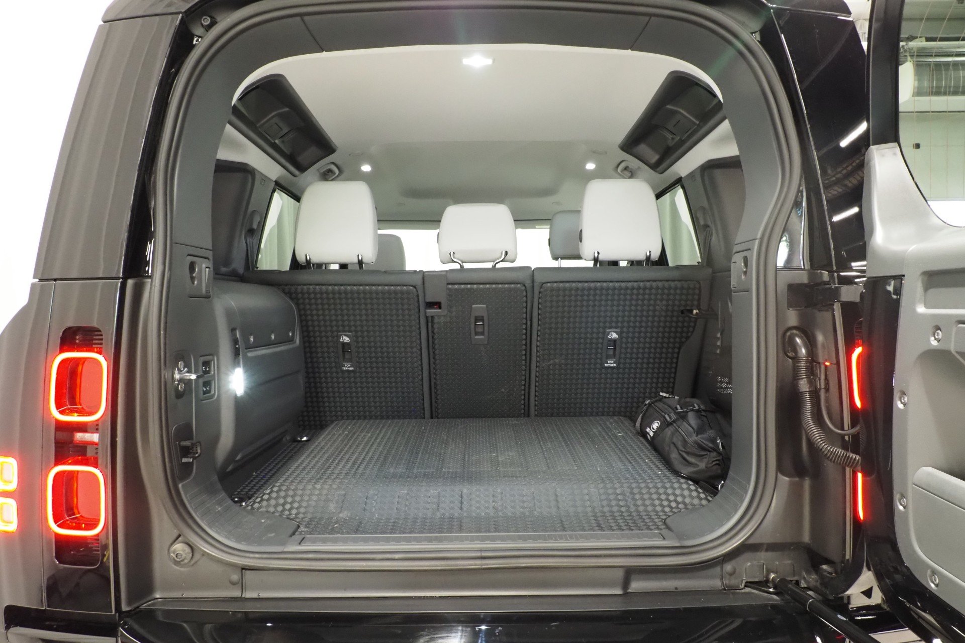 Land Rover Defender 2025, photo 6/17