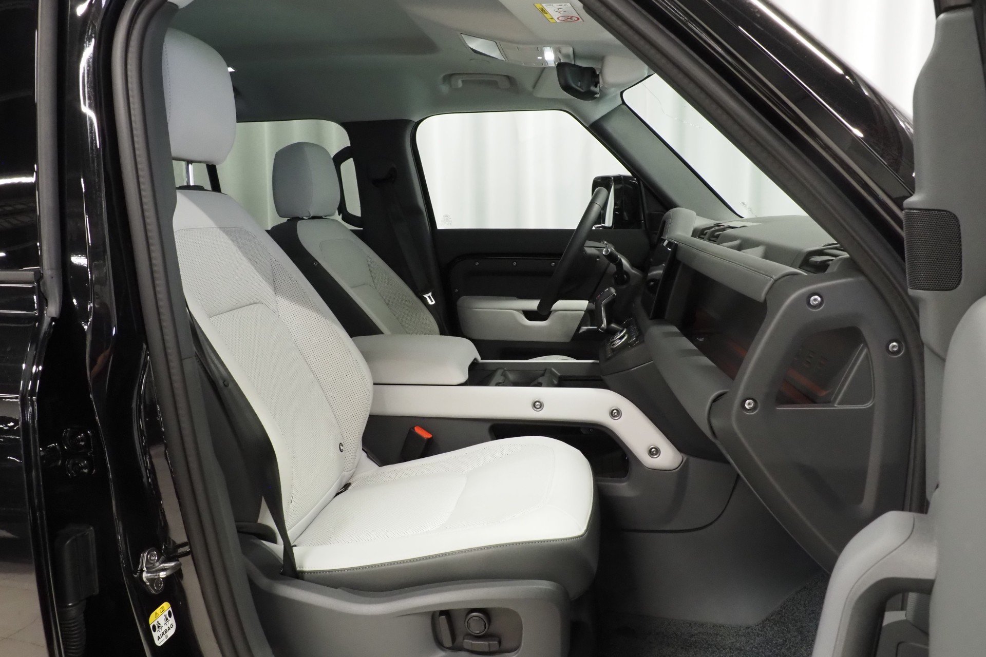 Land Rover Defender 2025, photo 7/17